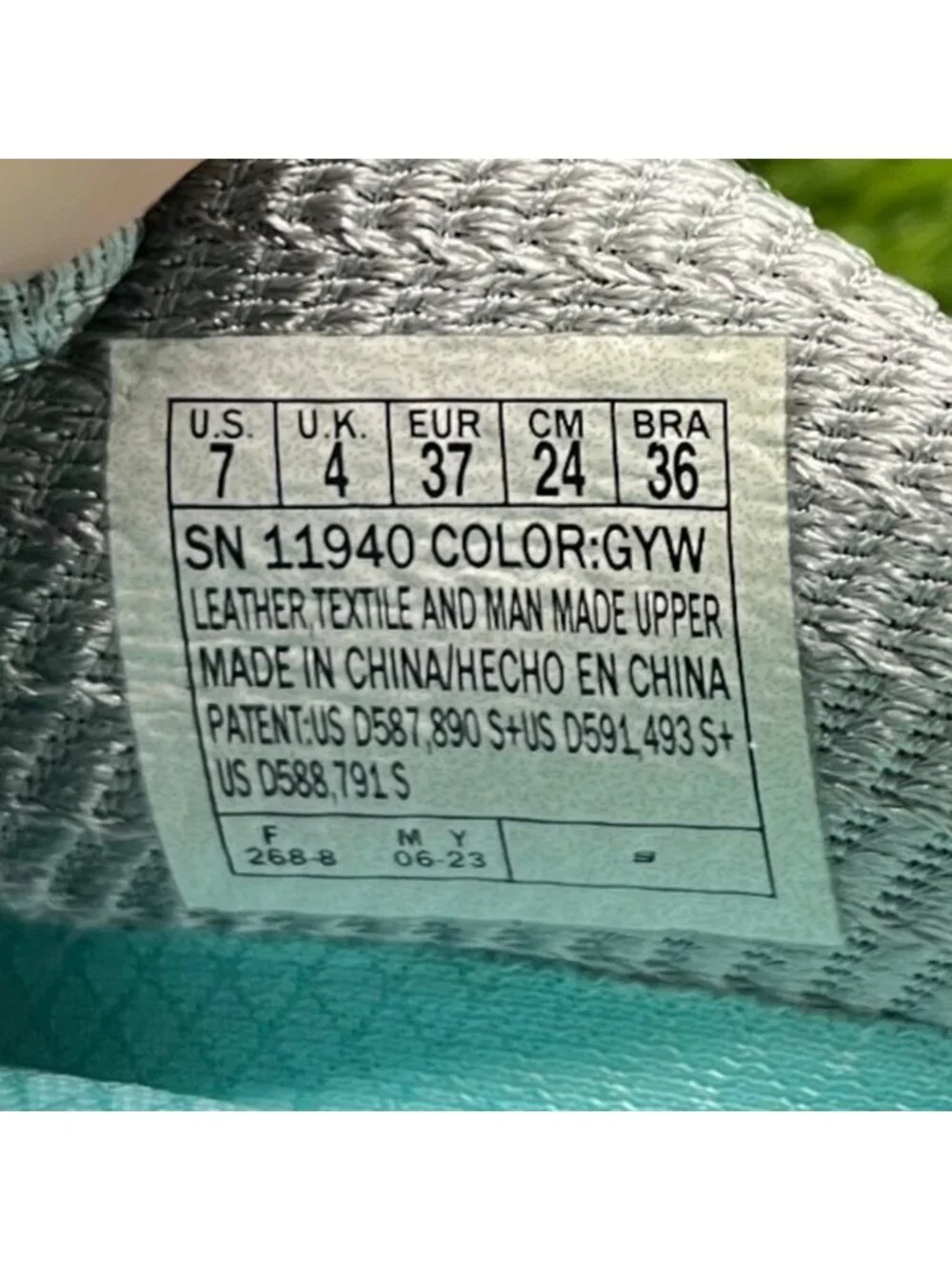 Skechers D'Lites Resilient Womens Size 7 Gray White Athletic Slip On Mule Shoes